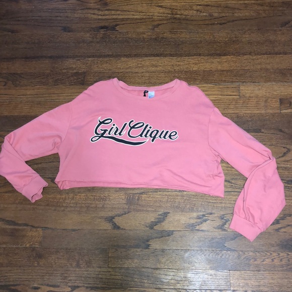 A top, jeans and beanie - Picture 3 of 4